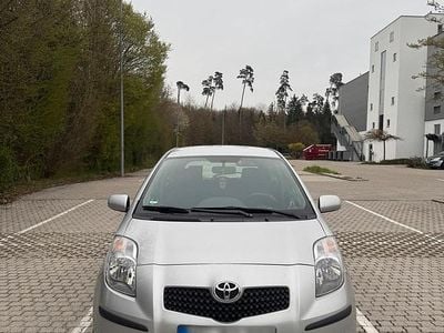 Usado Toyota Yaris 87 HP (63 kW) 2008 Cinzento Citadino