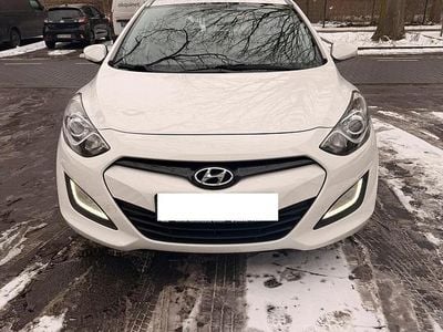 Weiß Gebraucht 2014 Hyundai i30 Limousine | 5.999 € (Etwas zu teuer)