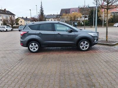Gebraucht Ford Kuga Titanium 150 PS (110 kW) 2017 Grau SUV
