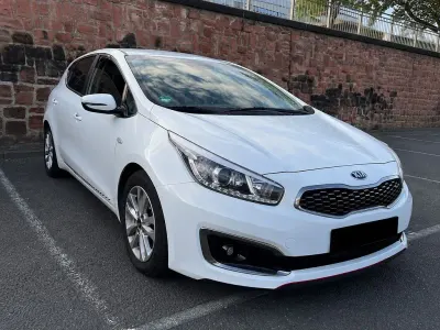 Gebraucht Kia Ceed Premium 99 PS (72 kW) 2018 Beige Kleinwagen