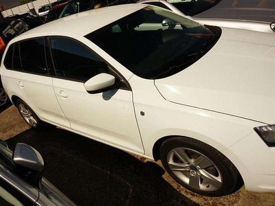 Usata Skoda Rapid Drive 105 CV (77 kW) 2015 Bianco Utilitaria