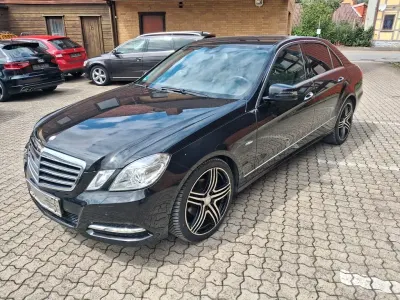 Gebraucht Mercedes E200 Avantgarde 184 PS (135 kW) 2011 Schwarz Limousine