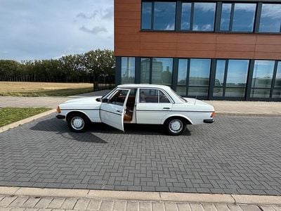 Gebraucht Mercedes 200 109 PS (80 kW) 1984 Weiß Limousine
