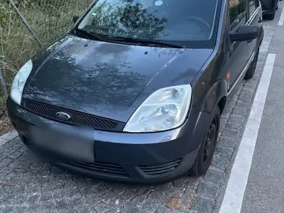 Usata Ford Fiesta 69 CV (50 kW) 2004 Grigio Utilitaria