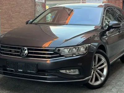 Gebraucht VW Passat 150 PS (110 kW) 2021 Grau Kombi