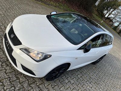 Weiß Gebraucht 2015 Seat Ibiza ST Kombi | 8.000 € (Fairer Preis)
