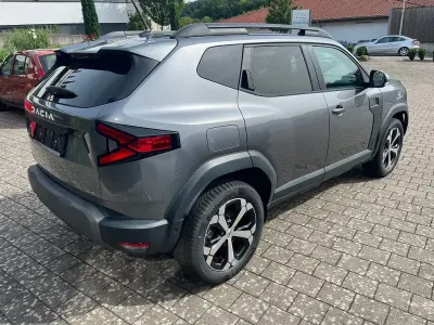 Neu Dacia Duster Journey 154 PS (113 kW) 2026 Grau SUV