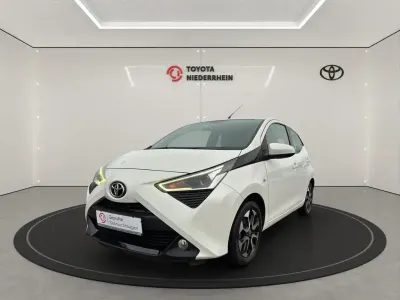 Gebraucht Toyota Aygo Connect Style 72 PS (52 kW) 2020 Pianosaweiß Kleinwagen