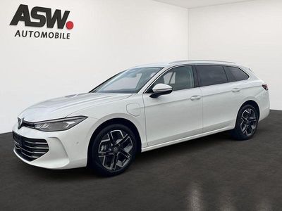 Pure white Neu 2025 VW Passat Business Limousine | 63.370 €