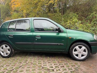 Usata Renault Clio II Basis 58 CV (42 kW) 1999 Verde Berlina