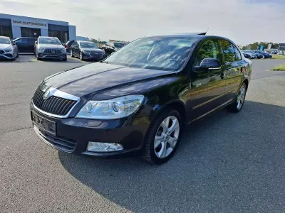 Gebraucht Skoda Octavia Elegance 122 PS (89 kW) 2013 Schwarzmagic perleffekt Limousine