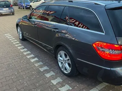Gebraucht Mercedes E300 Avantgarde 204 PS (150 kW) 2012 Kombi