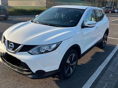 Gebraucht Nissan Qashqai Acenta 116 PS (85 kW) 2016 Weiß SUV