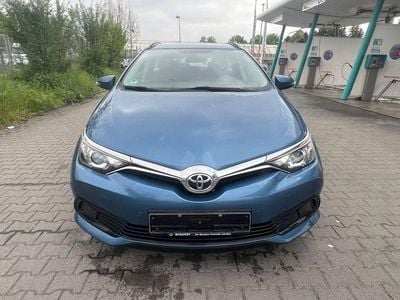 Usata Toyota Auris Touring Sports Cool 99 CV (72 kW) 2016 Blu Station wagon