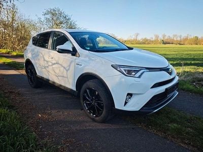 Używany Toyota RAV4 Hybrid Team 197 KM (144 kW) 2018 Biały SUV