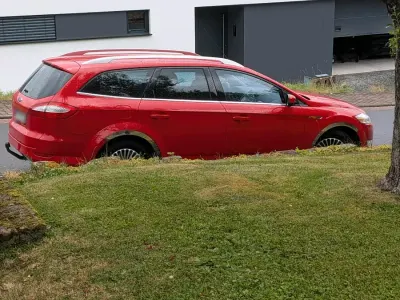 Gebraucht Ford Mondeo 145 PS (106 kW) 2009 Rot Kombi