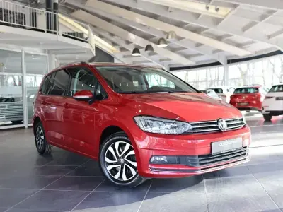 Gebraucht VW Touran Active 150 PS (110 kW) 2023 Kings red Van / Kleinbus