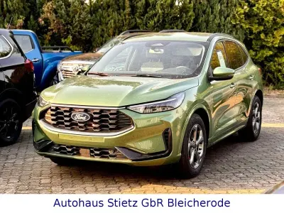 Neu Ford Kuga ST-Line 186 PS (136 kW) 2025 Bursting green SUV
