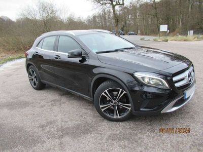 gebraucht Mercedes GLA180 GLA 1807G-DCT Urban mit AHK und Bi-Xenon