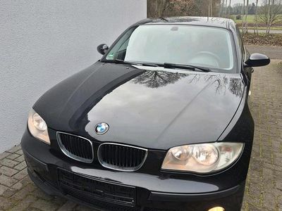 Gebraucht BMW 118 122 PS (89 kW) 2007 Schwarz Kleinwagen
