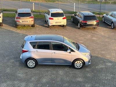 Gebraucht Toyota Verso-S Life 99 PS (72 kW) 2012 Blau Van / Kleinbus