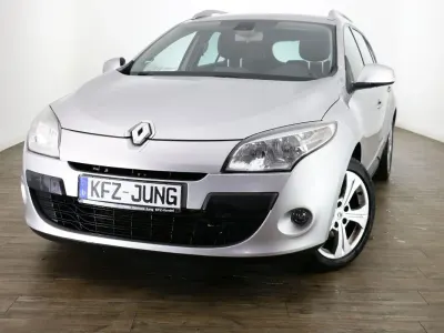 Gebraucht Renault Mégane GrandTour Dynamique 131 PS (96 kW) 2011 Grau Kombi