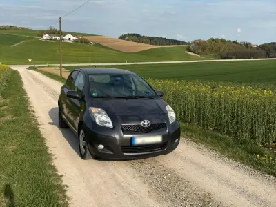 Gebraucht Toyota Yaris 101 PS (74 kW) 2009 Grau Kleinwagen