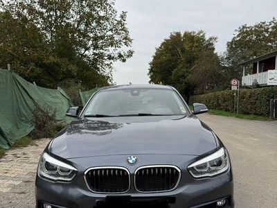 Grau Gebraucht 2015 BMW 118 Sport Line Kleinwagen | 9.500 € (Fairer Preis)