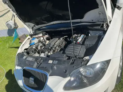 Second-hand Seat Leon Ecomotive 105 CP (77 kW) 2011 Alb Hatchback