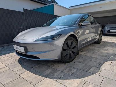 Begagnad Tesla Model 3 RWD 188 kW (256 HK) 2025 Grå Sedan