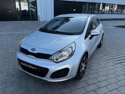 Gebraucht Kia Rio Edition 7 75 PS (55 kW) 2014 Silber Limousine