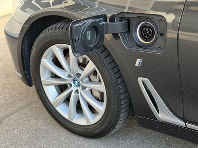 Gebraucht BMW 740 258 PS (189 kW) 2016 Sophistograu brillanteffekt me Limousine