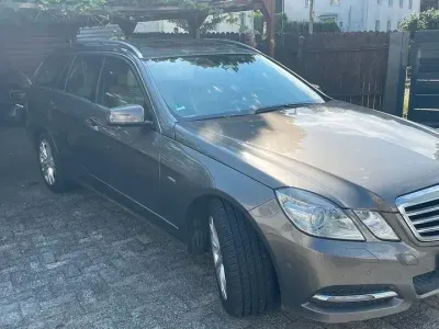 Gebraucht Mercedes E200 Avantgarde 136 PS (100 kW) 2010 Grau Kombi