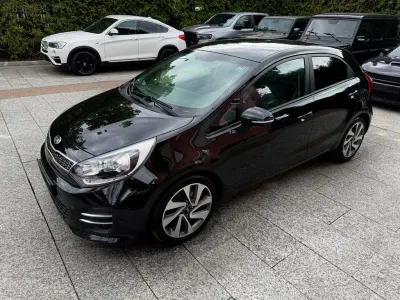 Gebraucht Kia Rio Spirit 90 PS (66 kW) 2015 Schwarz Limousine