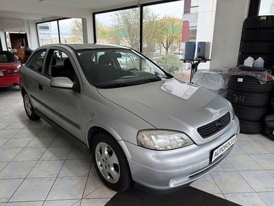 Usata Opel Astra Edition 101 CV (74 kW) 2000 Argento Berlina