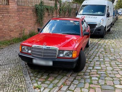 Gebraucht Mercedes 190 118 PS (86 kW) 1988 Rot Limousine