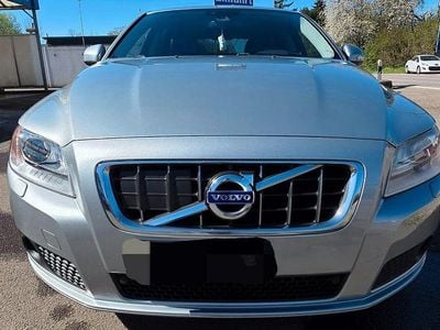 Second-hand Volvo V70 Summum 163 CP (119 kW) 2010 Argintiu Break
