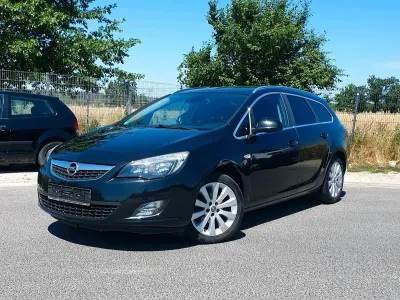 Gebraucht Opel Astra 140 PS (102 kW) 2012 Schwarz Kombi