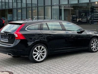 Gebraucht Volvo V60 Momentum 220 PS (161 kW) 2017 Schwarz Kombi