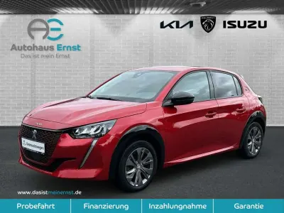 Gebraucht Peugeot e-208 Allure 100 kW (136 PS) 2023 Elixir rot perlmutteffekt Kleinwagen