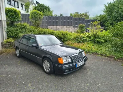 Gebraucht Mercedes 230 136 PS (100 kW) 1988 Schwarz Limousine