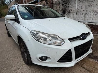 Gebraucht Ford Focus 101 PS (74 kW) 2013 Weiß Kombi