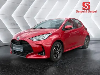 Gebraucht Toyota Yaris Hybrid Team 116 PS (85 kW) 2022 Rot Limousine