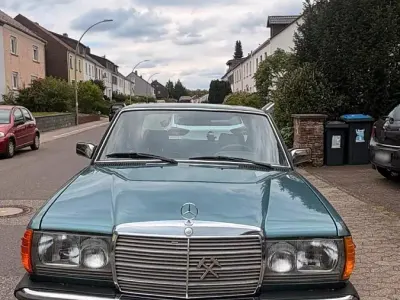 Gebraucht Mercedes 240 72 PS (52 kW) 1982 Grün Limousine