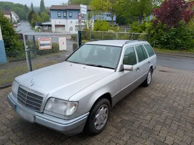 Gebraucht Mercedes E220 150 PS (110 kW) 1996 Silber Kombi