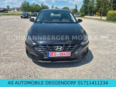 Gebraucht Hyundai i30 Intro Edition 159 PS (116 kW) 2021 Schwarz Limousine