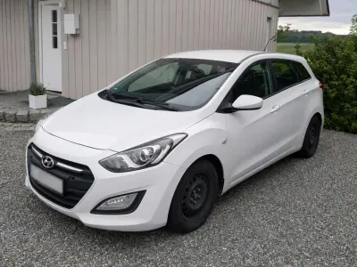 Gebraucht Hyundai i30 Select 110 PS (80 kW) 2017 Weiß Limousine