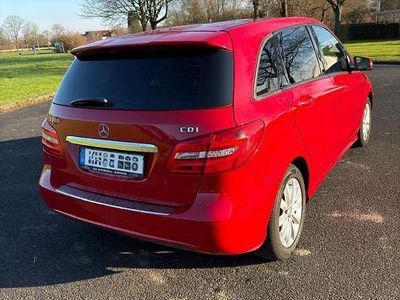 Rot Gebraucht 2014 Mercedes B180 Van / Kleinbus | 10.200 € (Guter Preis)