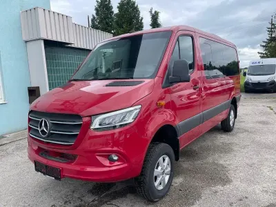 Neu Mercedes Sprinter 190 PS (139 kW) 2026 Rot Van