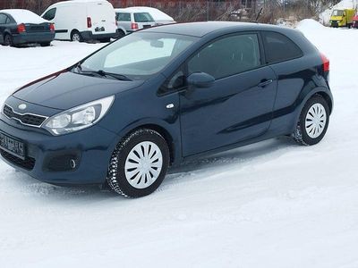 Blau Gebraucht 2014 Kia Rio Limousine | 4.490 € (Guter Preis)